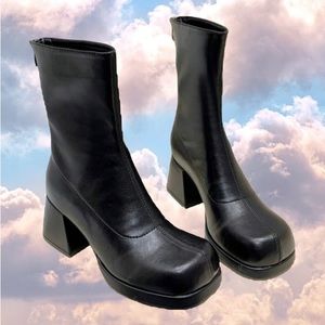 Square Toe Chunky Classic Boots size 5